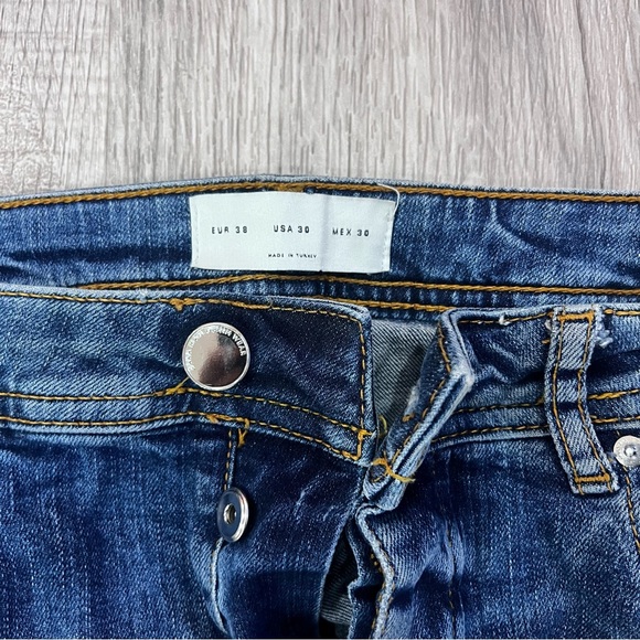 Zara Distressed Denim Jeans - Picture 2 of 4